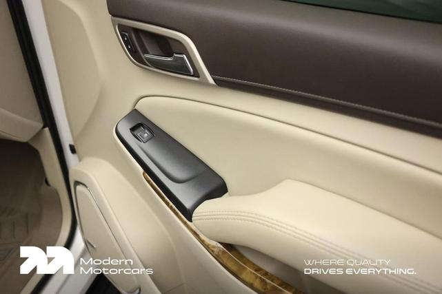 Photo of 2017 White Frost Tricoat GMC Yukon