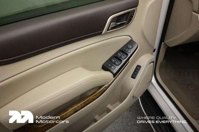 Photo of 2017 White Frost Tricoat GMC Yukon