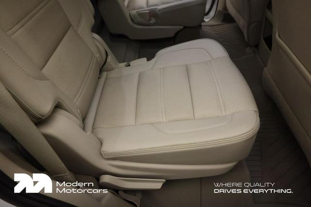 Photo of 2017 White Frost Tricoat GMC Yukon