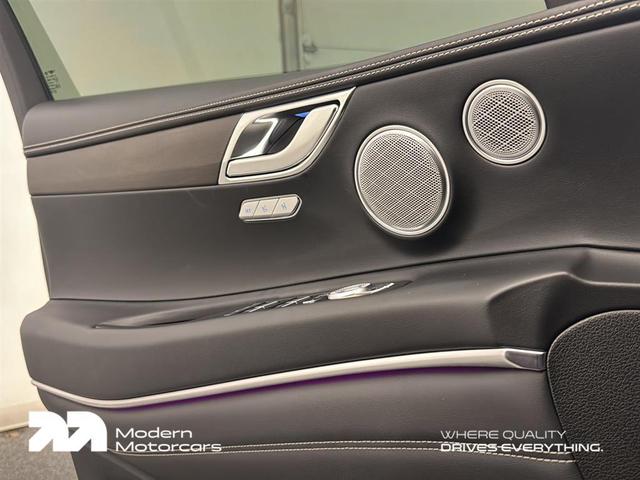 Photo of 2024 Vik Black Genesis GV80