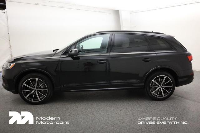 Photo of 2022 Mythos Black Metallic Audi Q7