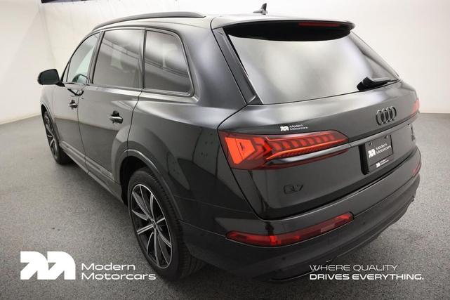 Photo of 2022 Mythos Black Metallic Audi Q7