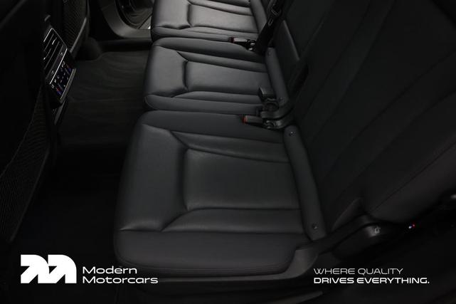 Photo of 2022 Mythos Black Metallic Audi Q7