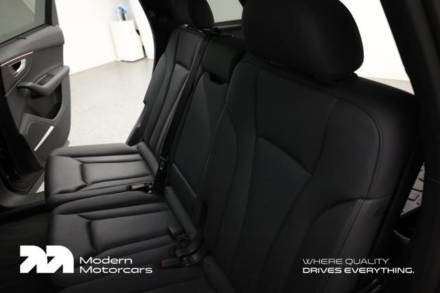 Photo of 2022 Mythos Black Metallic Audi Q7
