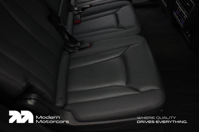 Photo of 2022 Mythos Black Metallic Audi Q7
