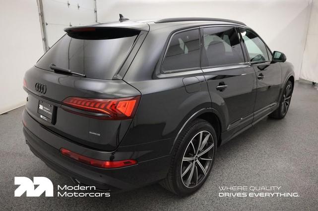 Photo of 2022 Mythos Black Metallic Audi Q7