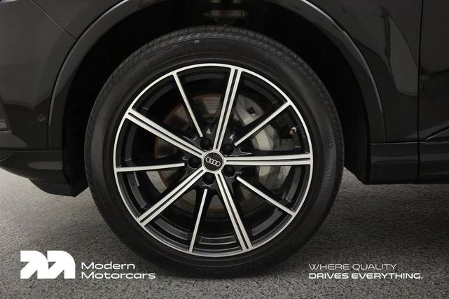 Photo of 2022 Mythos Black Metallic Audi Q7