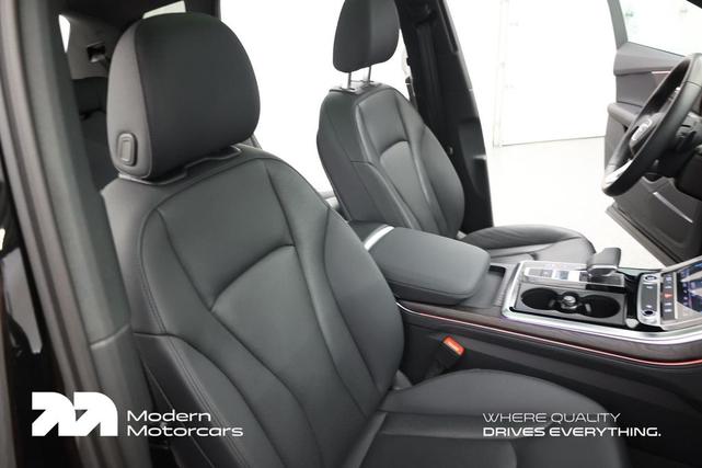 Photo of 2022 Mythos Black Metallic Audi Q7