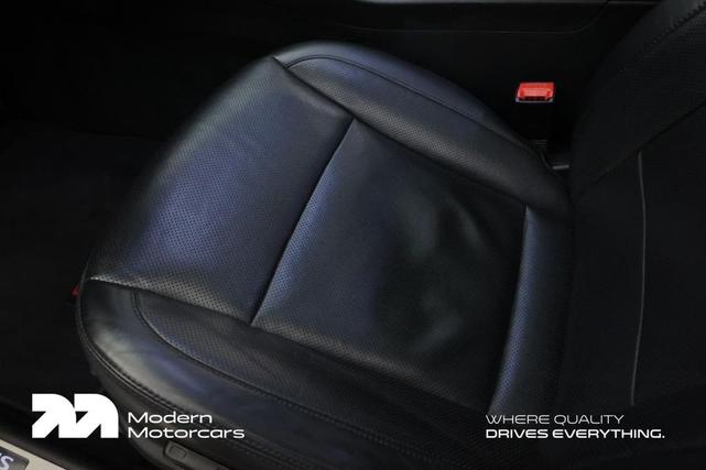 Photo of 2013 Platinum Metallic Hyundai Genesis