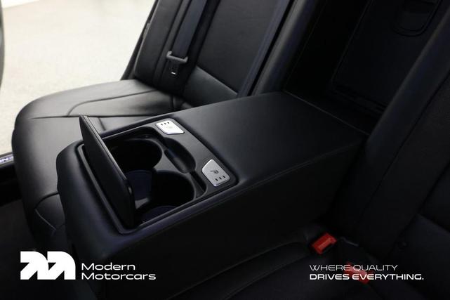 Photo of 2013 Platinum Metallic Hyundai Genesis