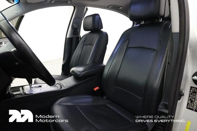 Photo of 2013 Platinum Metallic Hyundai Genesis