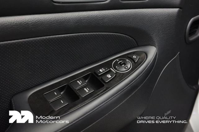 Photo of 2013 Platinum Metallic Hyundai Genesis