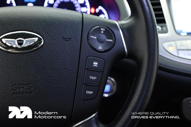 Photo of 2013 Platinum Metallic Hyundai Genesis