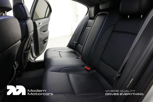 Photo of 2013 Platinum Metallic Hyundai Genesis