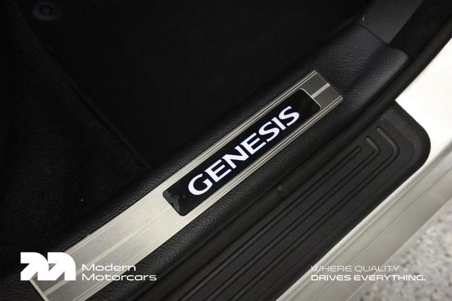 Photo of 2013 Platinum Metallic Hyundai Genesis