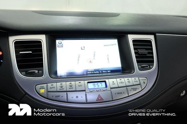 Photo of 2013 Platinum Metallic Hyundai Genesis