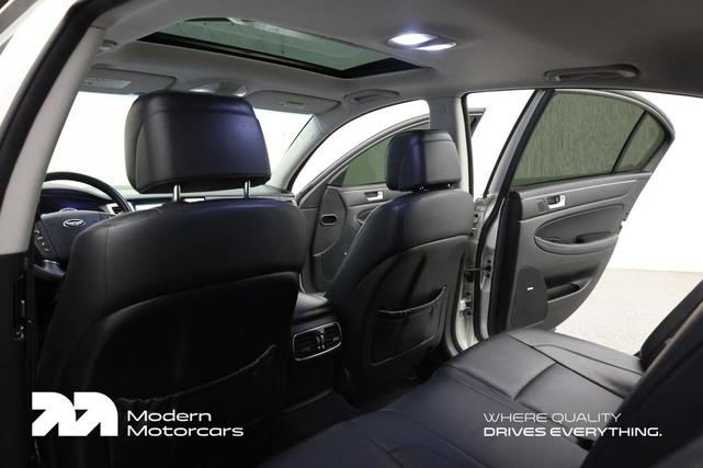 Photo of 2013 Platinum Metallic Hyundai Genesis