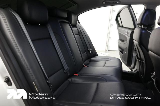 Photo of 2013 Platinum Metallic Hyundai Genesis