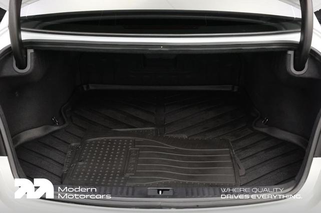 Photo of 2013 Platinum Metallic Hyundai Genesis