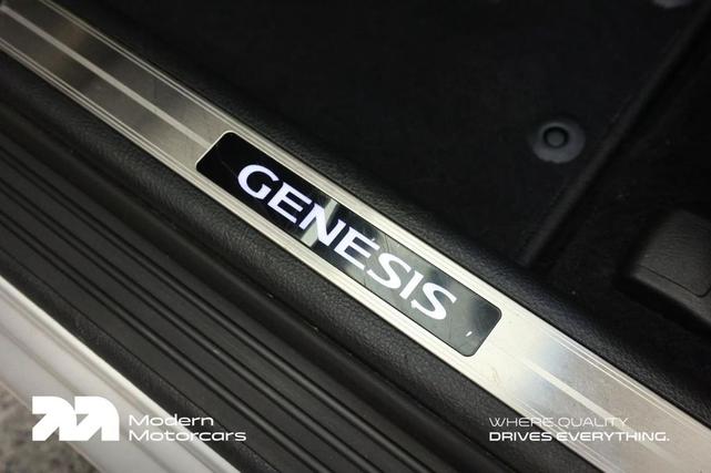 Photo of 2013 Platinum Metallic Hyundai Genesis