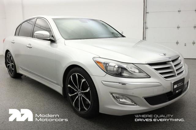Photo of 2013 Platinum Metallic Hyundai Genesis