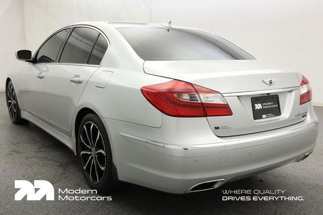 Photo of 2013 Platinum Metallic Hyundai Genesis