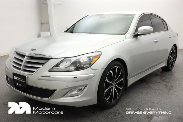 Photo of 2013 Platinum Metallic Hyundai Genesis