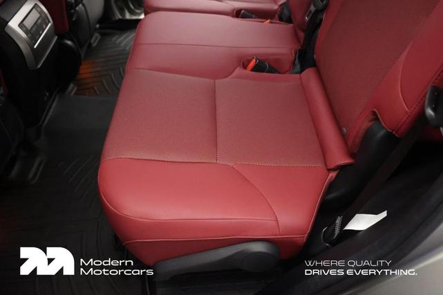 Photo of 2023 Atomic Silver Lexus GX 460