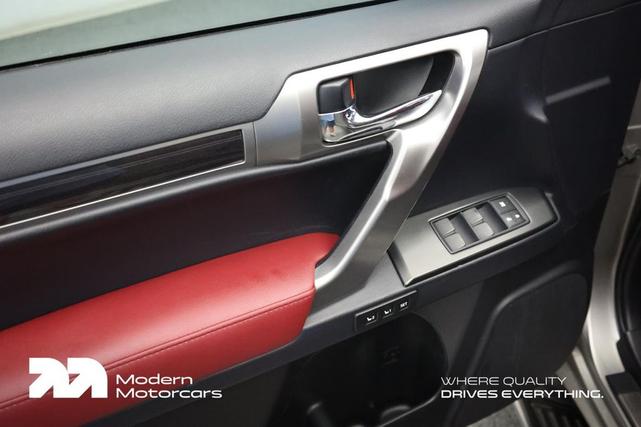 Photo of 2023 Atomic Silver Lexus GX 460