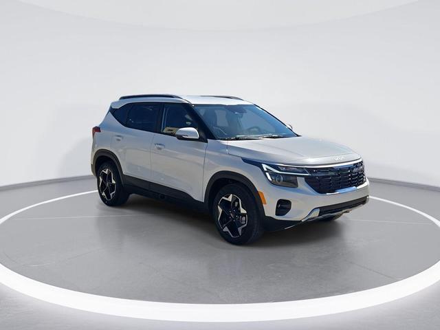 Photo of 2025 Snow White Pearl Kia Seltos