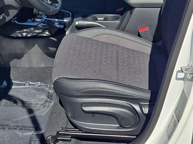 Photo of 2025 Snow White Pearl Kia Seltos