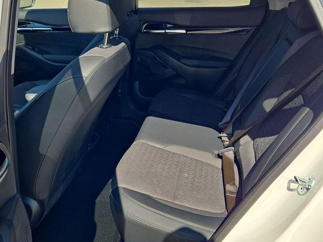 Photo of 2025 Snow White Pearl Kia Seltos