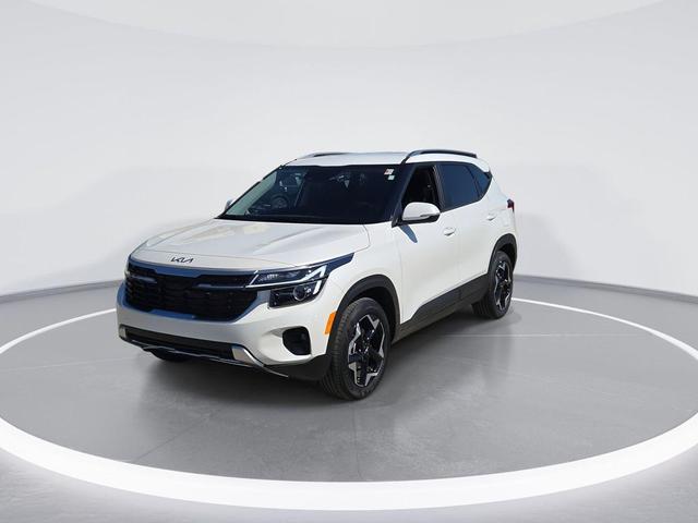 Photo of 2025 Snow White Pearl Kia Seltos
