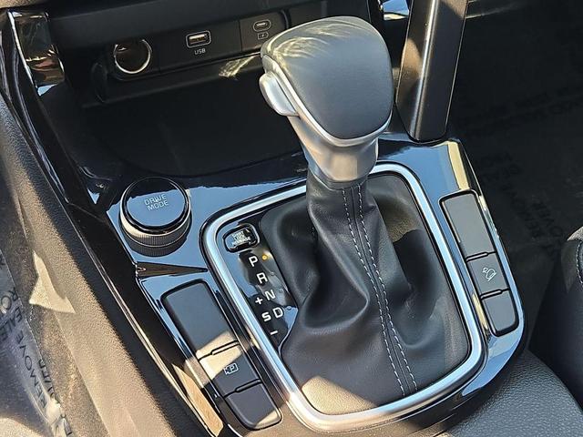 Photo of 2025 Snow White Pearl Kia Seltos