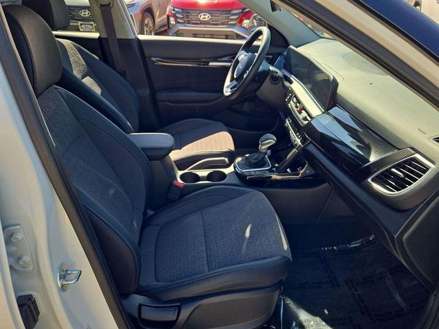 Photo of 2025 Snow White Pearl Kia Seltos