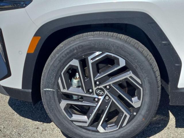 Photo of 2025 White Pearl Hyundai TUCSON