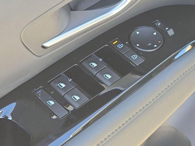 Photo of 2025 White Pearl Hyundai TUCSON