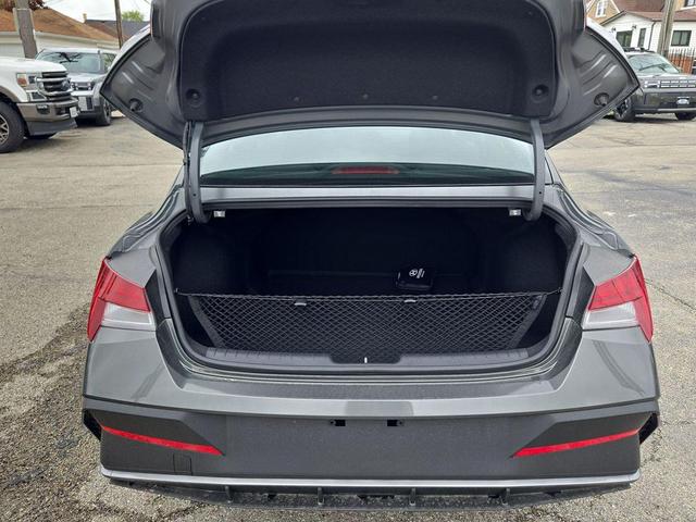 Photo of 2025 Amazon Gray Hyundai ELANTRA HEV