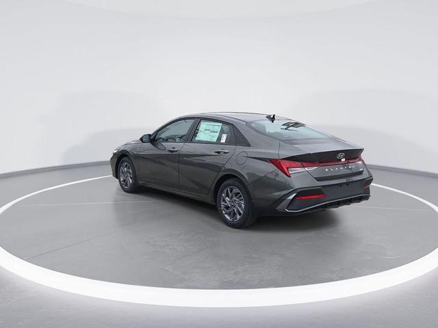 Photo of 2025 Amazon Gray Hyundai ELANTRA HEV