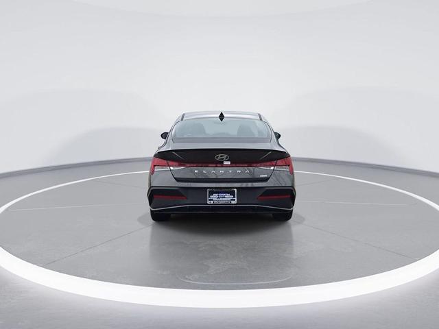 Photo of 2025 Amazon Gray Hyundai ELANTRA HEV