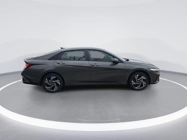 Photo of 2025 Amazon Gray Hyundai ELANTRA HEV