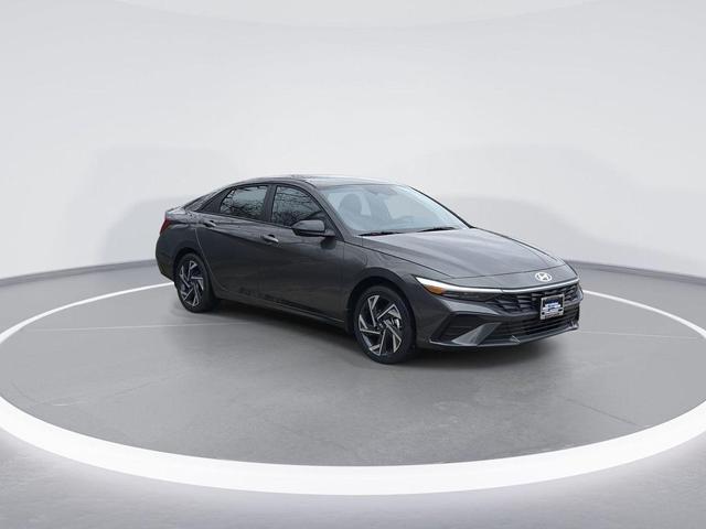 Photo of 2025 Amazon Gray Hyundai ELANTRA HEV