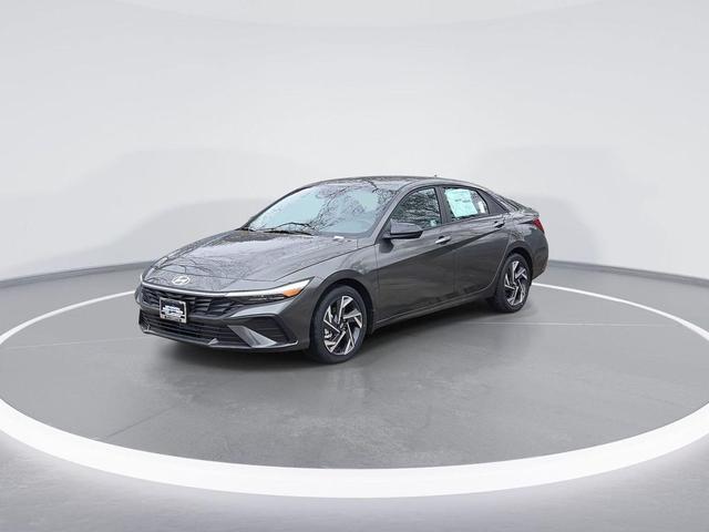 Photo of 2025 Amazon Gray Hyundai ELANTRA HEV