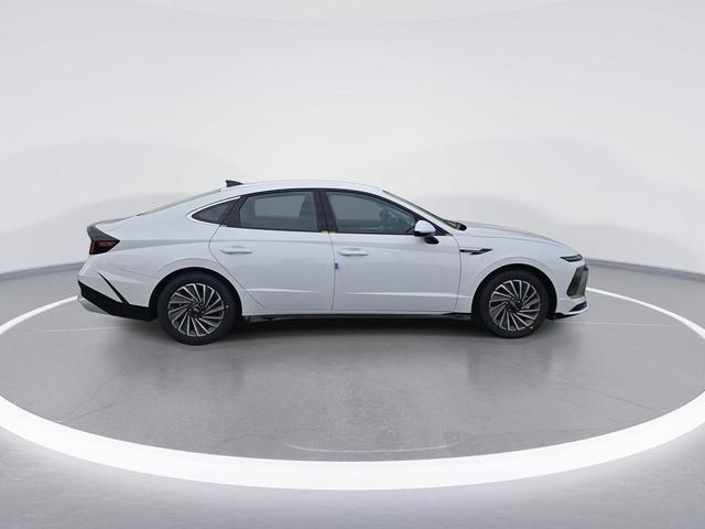 Photo of 2025 Serenity White Hyundai SONATA Hybrid