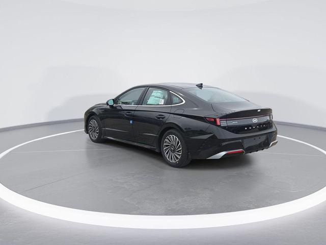 Photo of 2025 Abyss Black Hyundai SONATA Hybrid