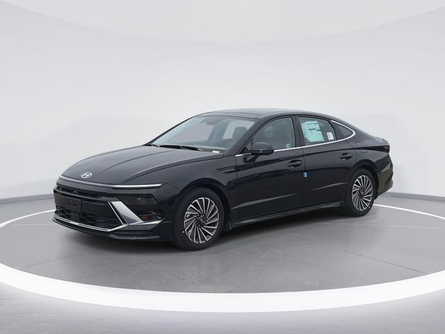 Photo of 2025 Abyss Black Hyundai SONATA Hybrid