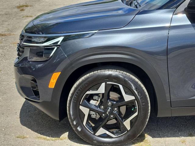 Photo of 2025 Gravity Gray Kia Seltos