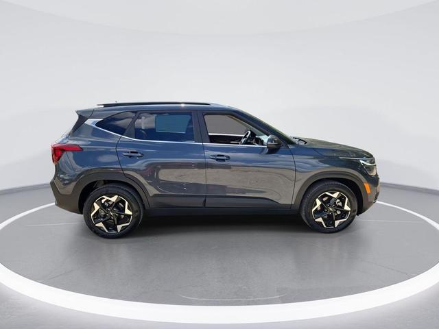 Photo of 2025 Gravity Gray Kia Seltos
