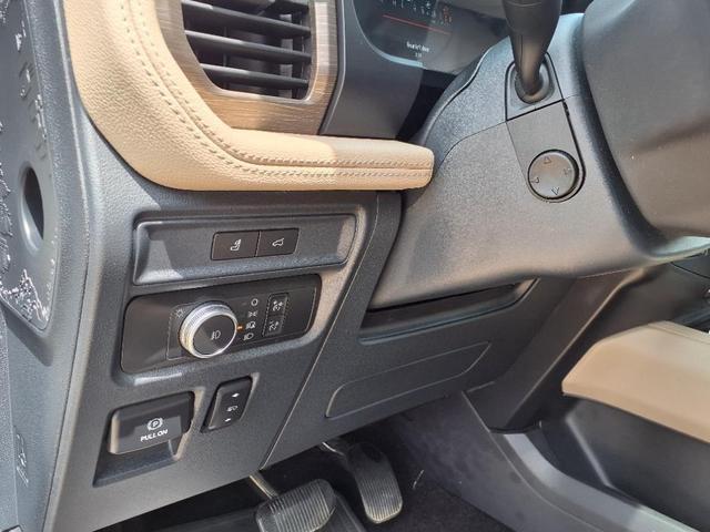 Photo of 2022 Star White Metallic Tri-Coat Ford Expedition Max