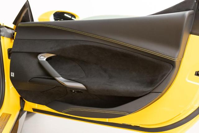 Photo of 2025 Giallo Triplo Strato Ferrari 296 GTS
